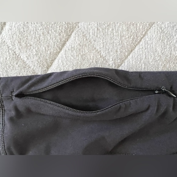 SWEATY BETTY Small Black 7/8 Power Moto Leggings Originally $100 Excellent Cond - Picture 6 of 6